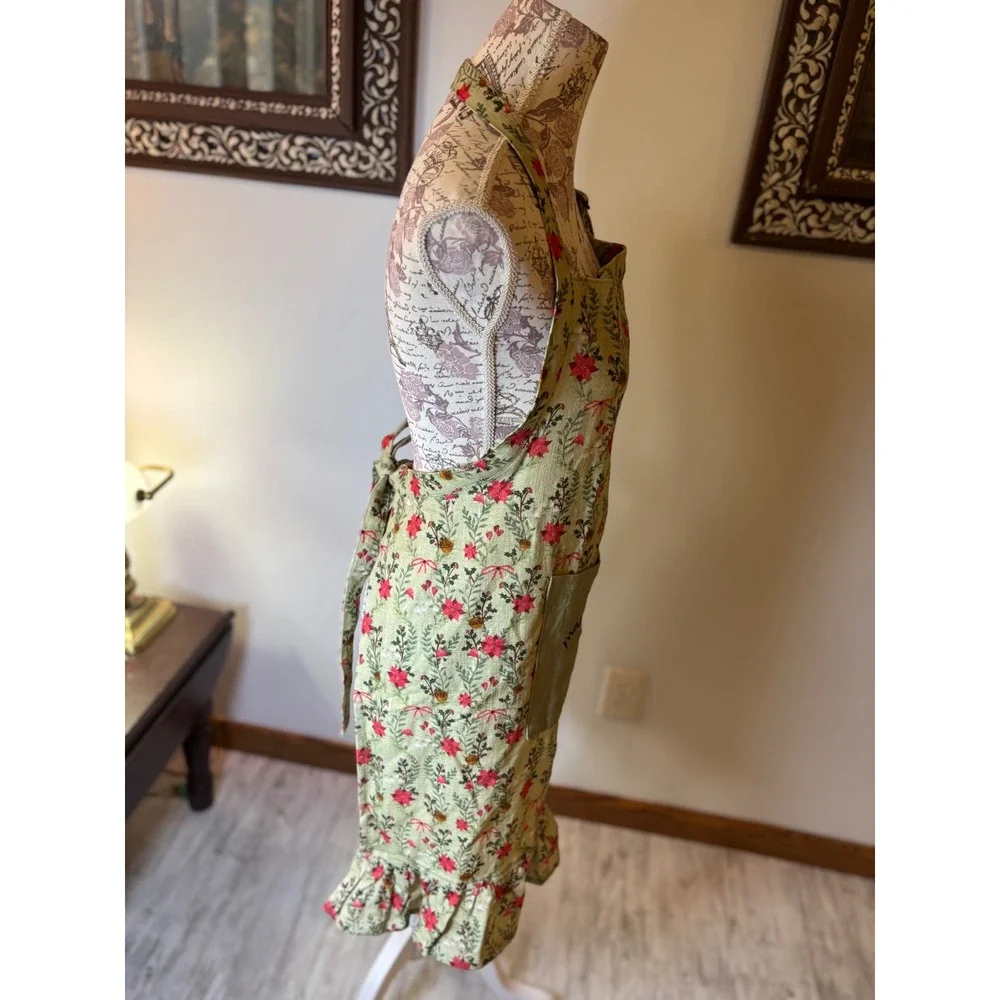 Holiday Apron Christmas Poinsettia Floral Holly‎ Farmhouse cottagecore gift